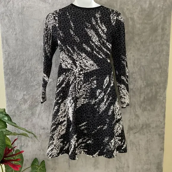 Carmen Marc Valvo Fit & Flare Dress Womens Large ponte knit long sleeve v-neck - Picture 2 of 8